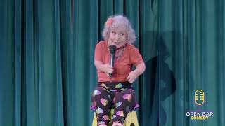 How does a little person wipe her ass? Comedian Tanyalee Davis explains her technique.