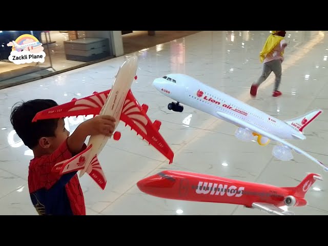 Drama Zack Beli Pesawat Terbang Di Mr. DIY ✈ Zack's Story Buys Airplanes at Mr.  DIY class=