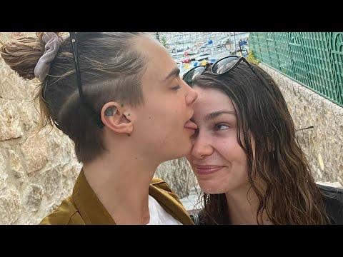  كارا ديليفين تحتفل بالذكرى الثانية لزواجها مع صديقتها مينكي