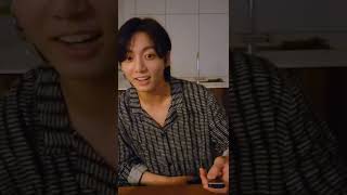 JUNGKOOK singing Left & Right [Weverse Live 1.09.2022] Resimi