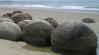 The Geologic Oddity in New Zealand; Moeraki Boulders