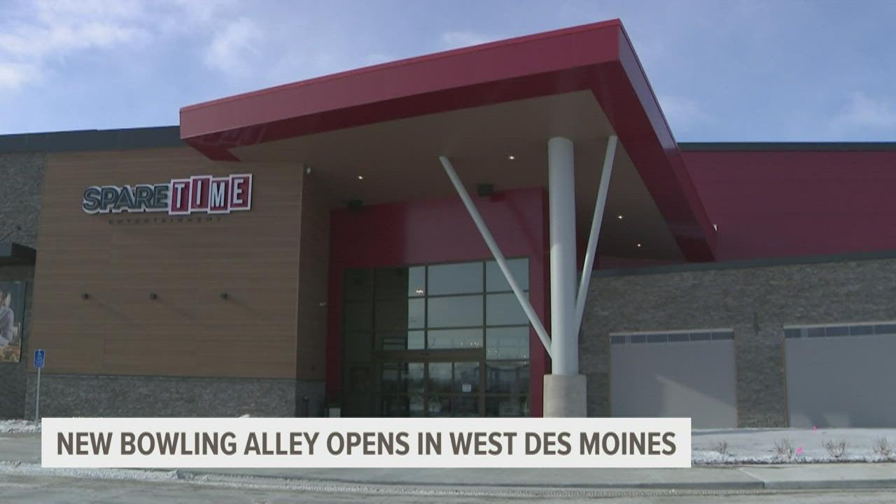 Bowling alley, arcade opens in West Des Moines YouTube