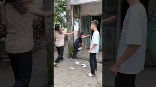 Cậu bé giả vờ sức mạnh của mình - The boy faked his strength #shorts