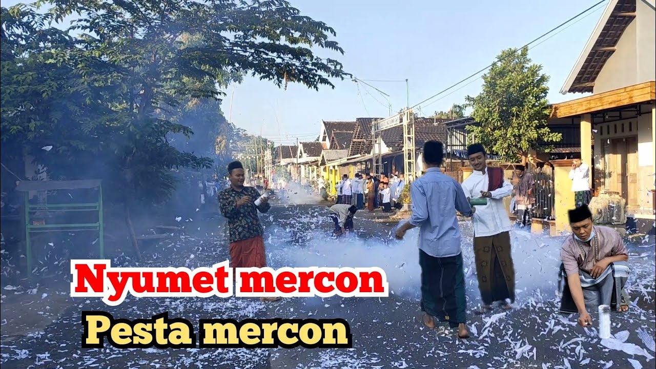 pesta mercon (petasan) puluhan mercon meledak.tradisi 1tahun sekali setelah sholat id.
