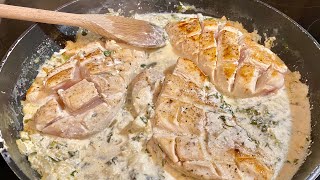 This is the tastiest chicken breast I've ever eaten! Simple, cheap and very juicy!