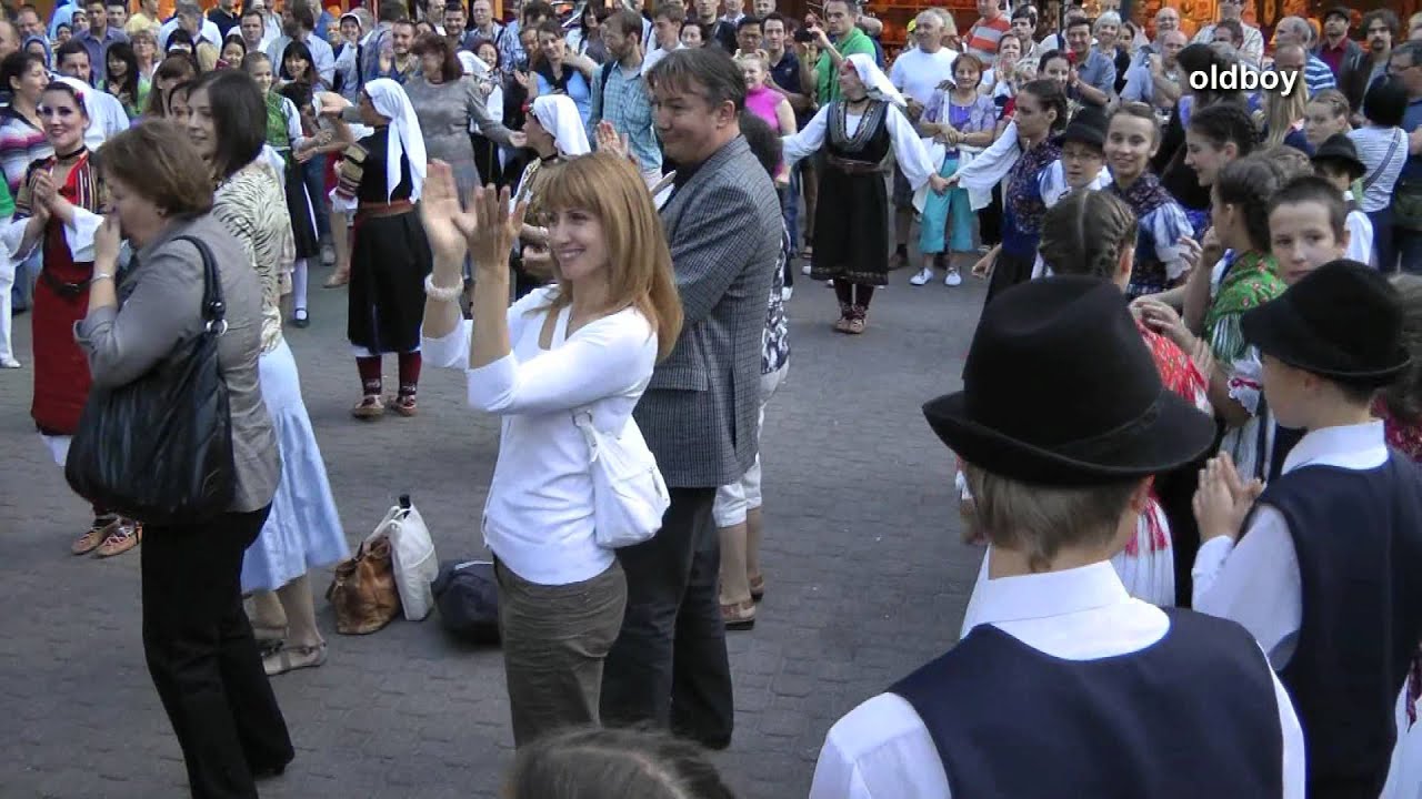 Délszláv táncház a Duna Karneválon