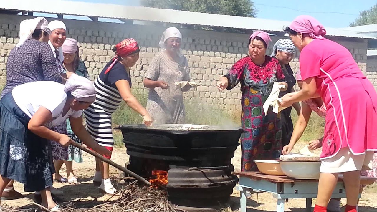 Казашку ебут в машине