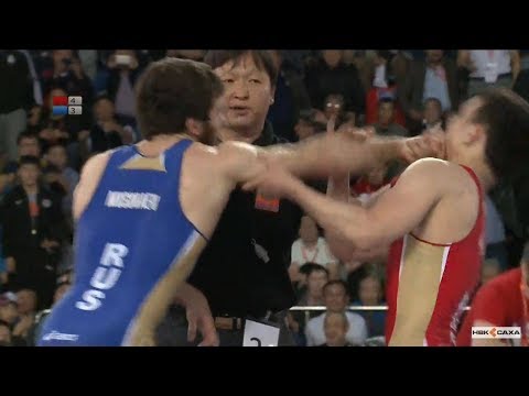 Ужасная драка девушек Ужасная драка девушек