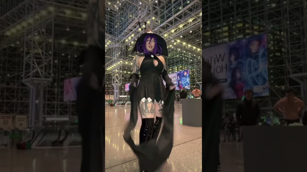 Blair the witch does a dancy dance in public🤭🎃