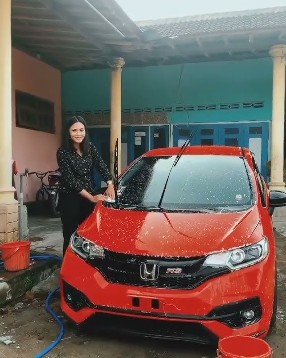 Story wa jaga kebersihan bersama cewek cantik dan Honda jazz RS Style