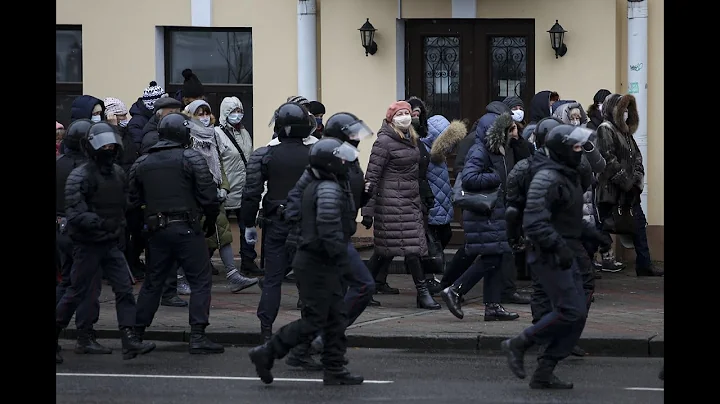 Baltarusijoje tęsiasi antivyriausybiniai protestai: režimas per šventes pasirengęs stiprinti pajėgas