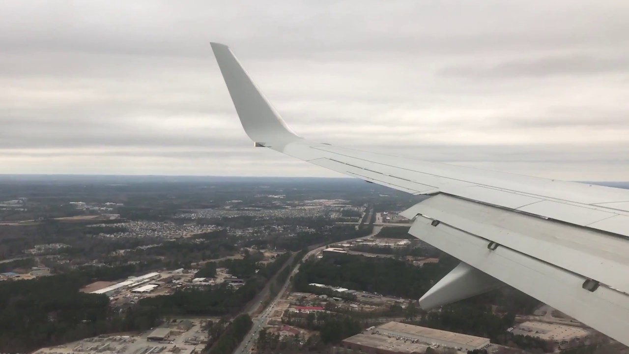 American 737-800 Cloudy Landing at Raleigh-Durham RDU Airport