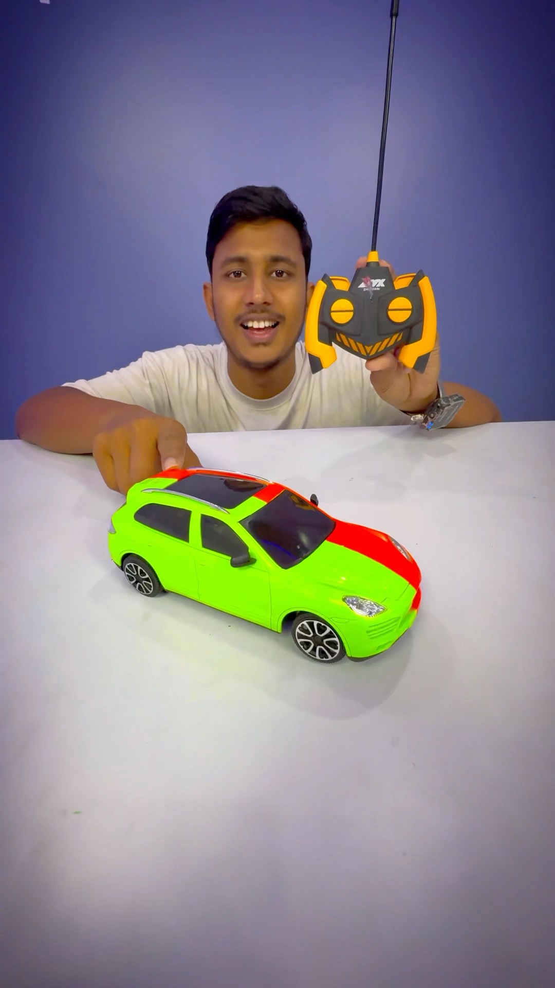RC Green Colour Car O Orange Colour ?