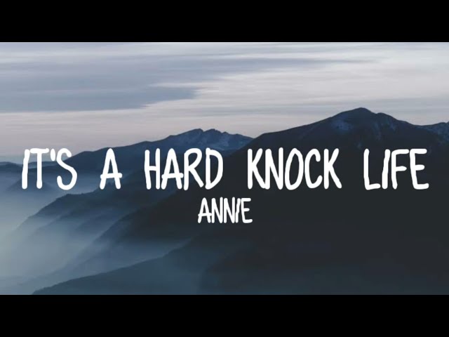 Annie - It's a hard knock life (LYRICS) class=