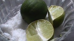 Cara Memutihkan Gigi Secara Alami dengan Campuran Jeruk Nipis dan Garam - Durasi: 3.29. 