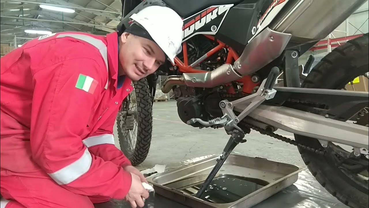 Замена масло ктм. Ремонт ktm. замена масла 2т ктм. ktm 690 oil cooler. мотопуты.