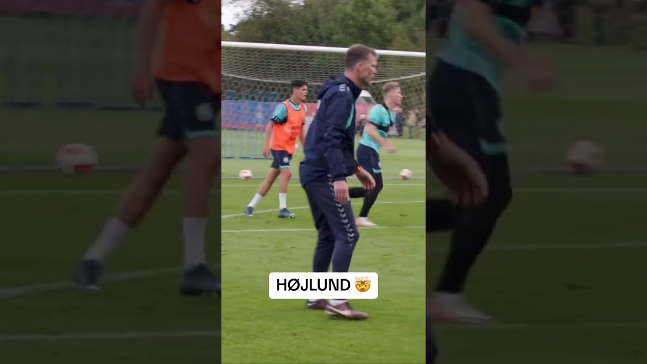 This backheel goal from Rasmus Hojlund 🔥 (via @Herrelandsholdet/TT) 