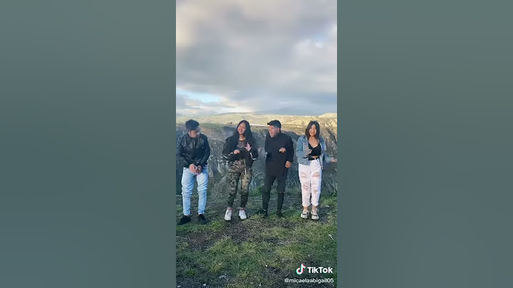 Micaela Abigail bailando con amigos