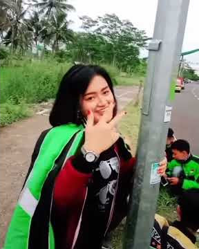 Gojek cantik....  Goyang terus.