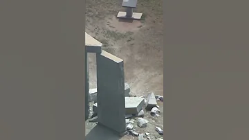 انفجار يهز أحجار نصب جورجيا الغامض 