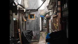 strolling through Beijing&#39;s hutong super narrow alleys Nanluoguxiang 2018 China vacation - 北京胡同南锣鼓巷