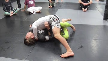 Passing Reverse De La Riva (Lachlan Giles)