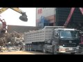 鉄スクラップ工場 大型トレーラー積み込み Scrap factory truck loading work