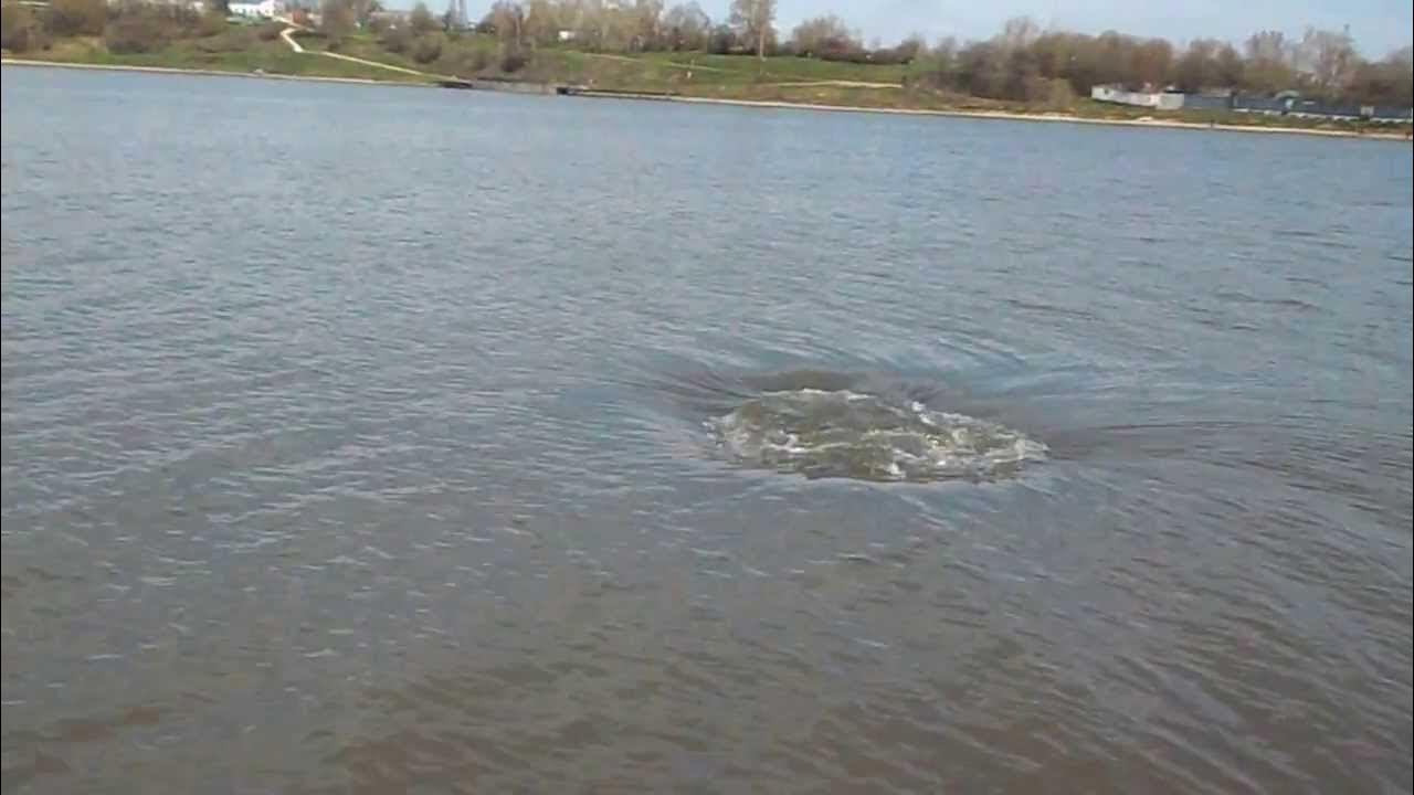 Водоворот в реке