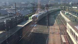 西武秩父駅に入線する001系「Laview」（ラビュー）