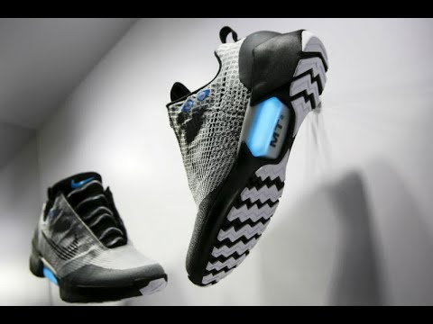 Nike presenta los primeros tenis que se amarran - YouTube