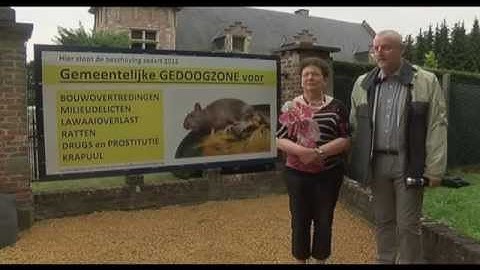 In De Gloria in het echt - Het plakkaat
