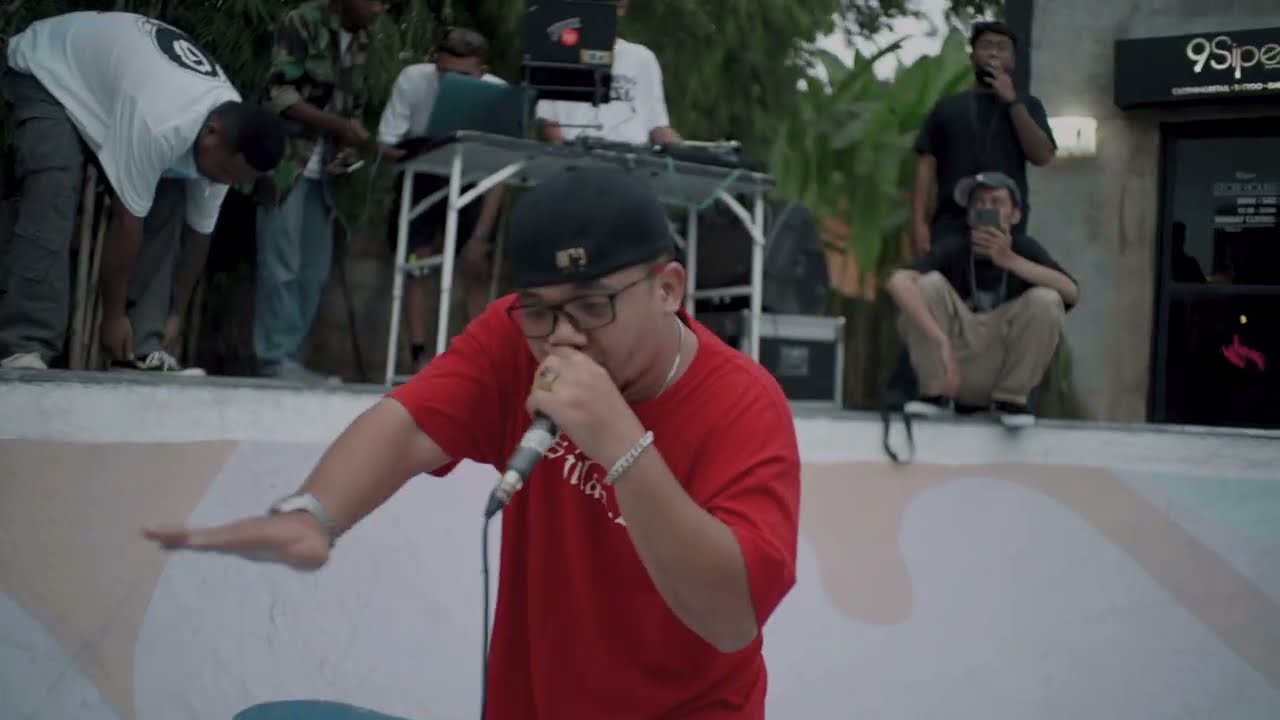 Watch BACILL - TOLONG DONG!!! (LIVE) on YouTube Watch BACILL - TOLONG DONG!!! (LIVE) on YouTube