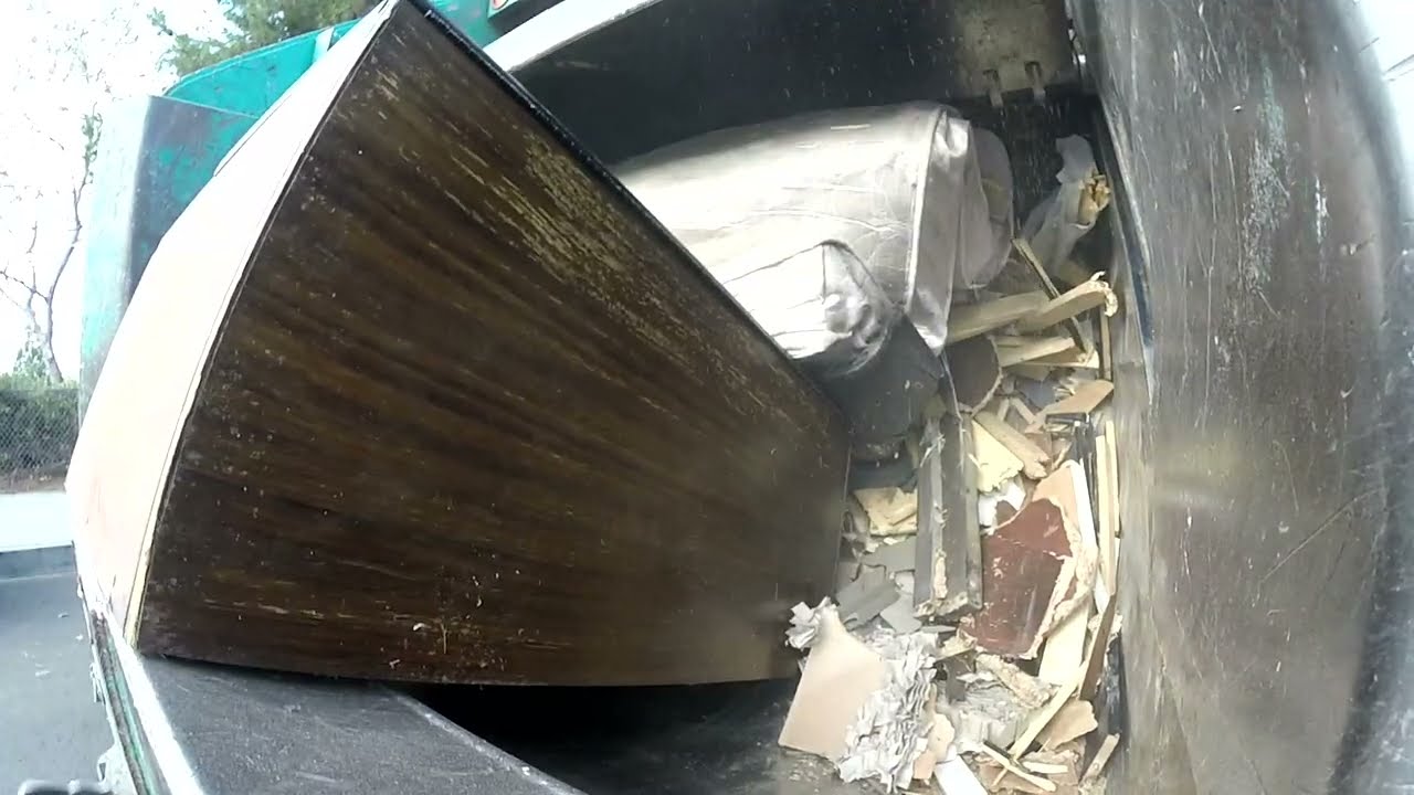 Bulky Truck: Satisfying Crushing sounds!