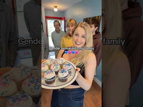 Our sweet gender reveal 🧁💙🩷
