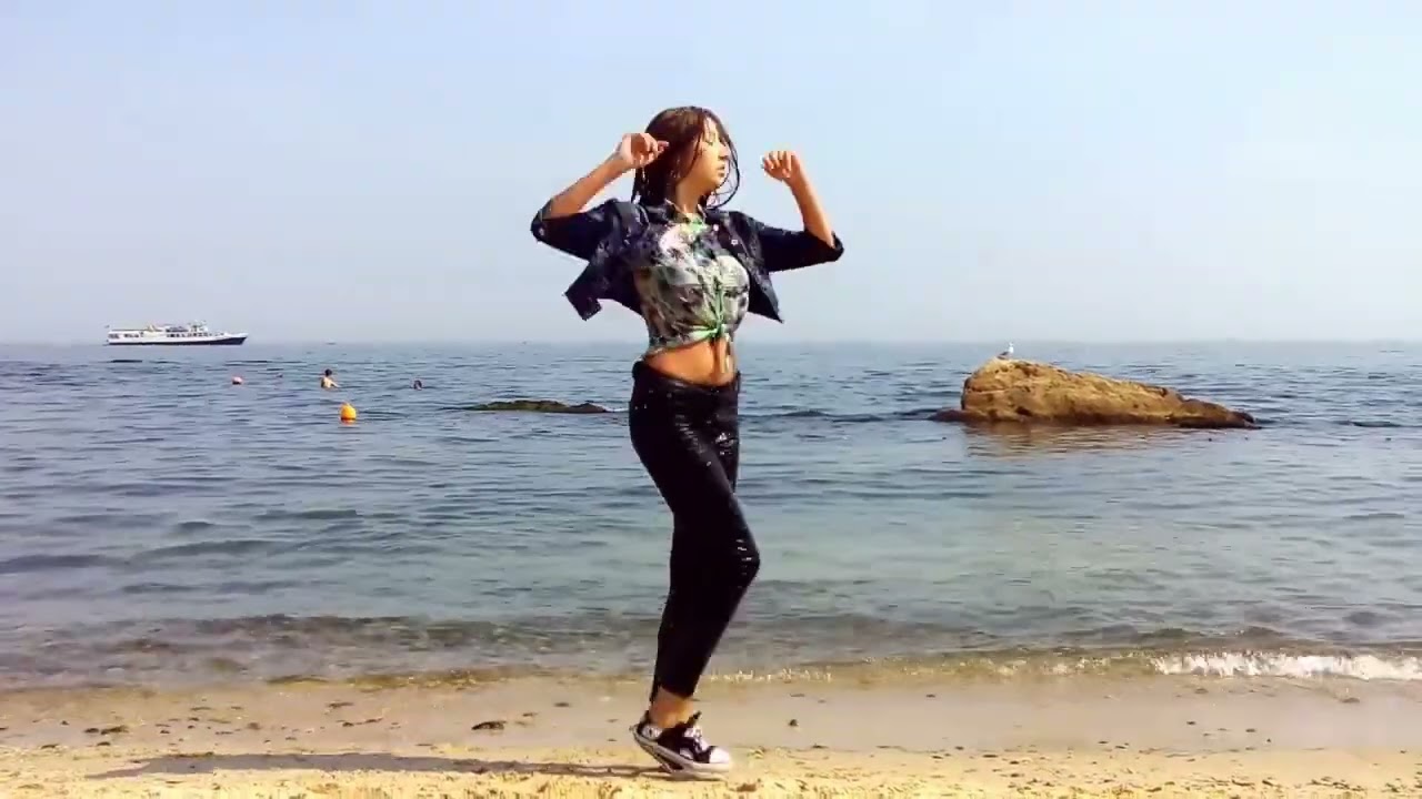 young model poses interestingly in wet clothes at sea