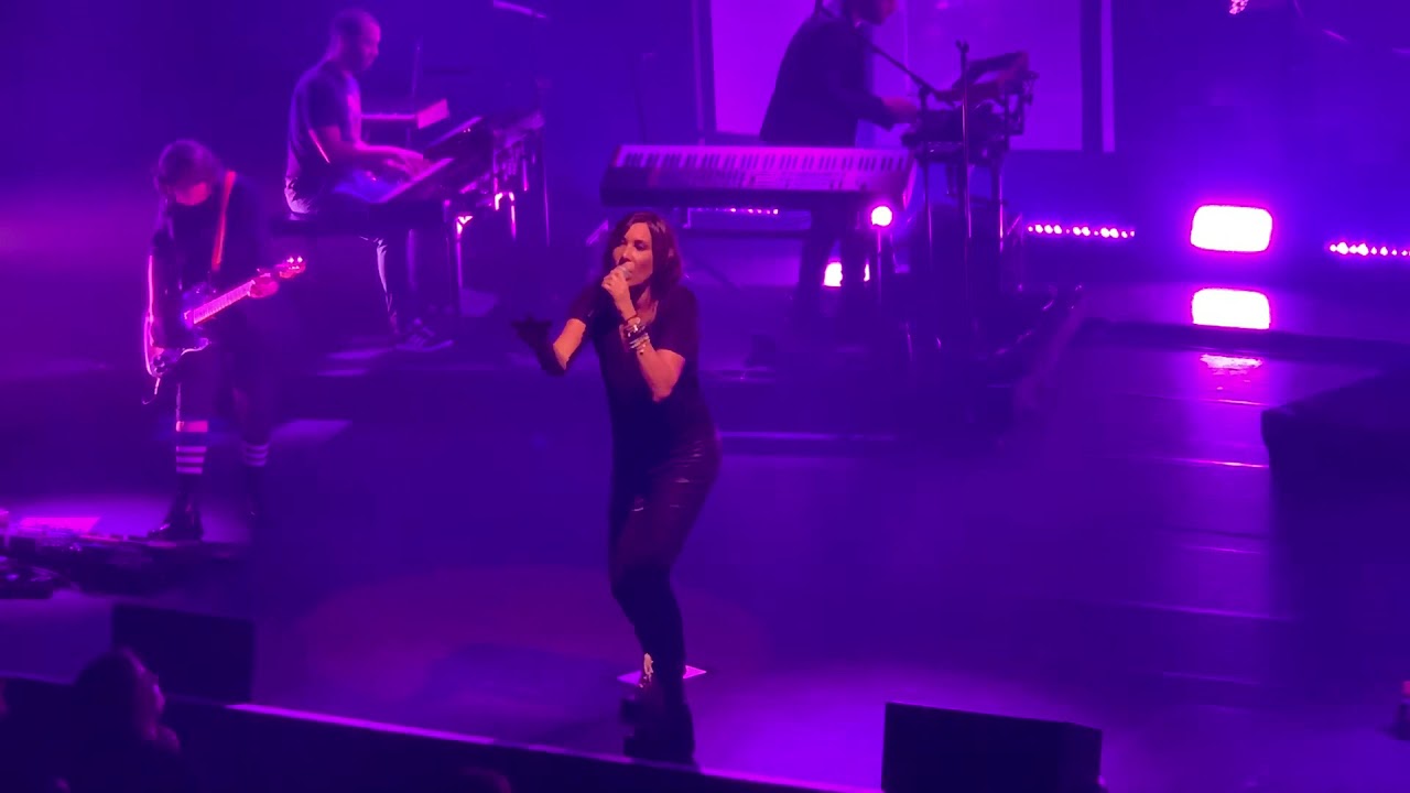 Watch Zazie "Va chercher" - Essenciel Tour on YouTube Watch Zazie "Va chercher" - Essenciel Tour on YouTube