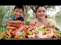 ตำกุ้งสะดุ้งใส่เม็ดสะตอ กินกับหมูกรอบแซบๆอร่อยแซ่บนัวคือเก่าจ้า 28 เมษายน ค.ศ. 2021