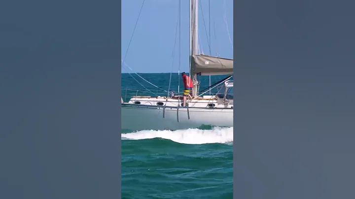 Man Going DOWN With His Ship? #shorts - DayDayNews