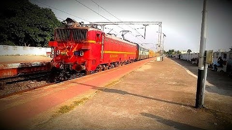 | 18526 VSKP-BAM Intercity Express arriving SCM with #NewKatniJunction WAG-5 locomotive |