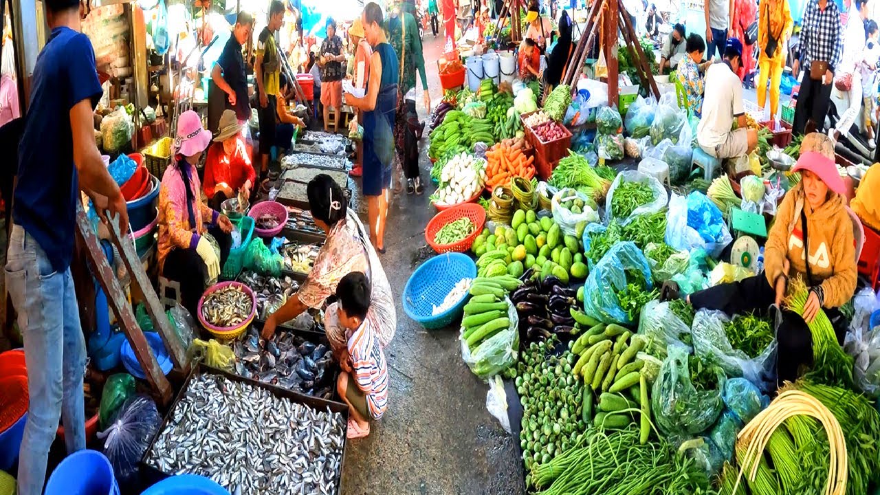 Cambodia Fresh Food Market Tour. Fish, Vegetables, Pork, Beef, Chicken.