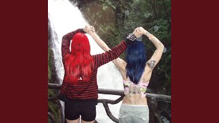 nos keremos tanto (feat. AKRIILA) - iza tkm