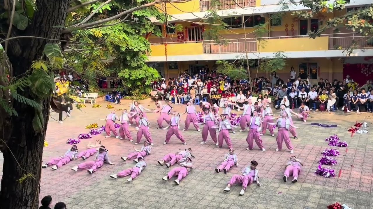 QUÝ QUÂN FLASHMOB NTH - NewJeans 