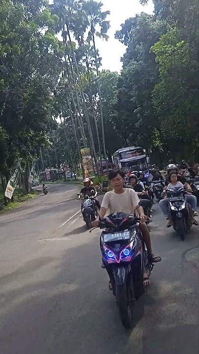 Mengular Koplo Versi Bus RJB Trans Zaahir Membasuri Di BNR Bogor #busmania #bus #subscribe #basuri