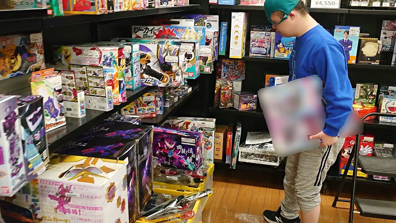 Haru-kun went to buy Kamen Rider toys! - YouTube
