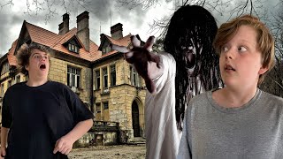 Exploring an Abandoned Haunted Hotel Looking for Ghosts. Fun Family Vacation!