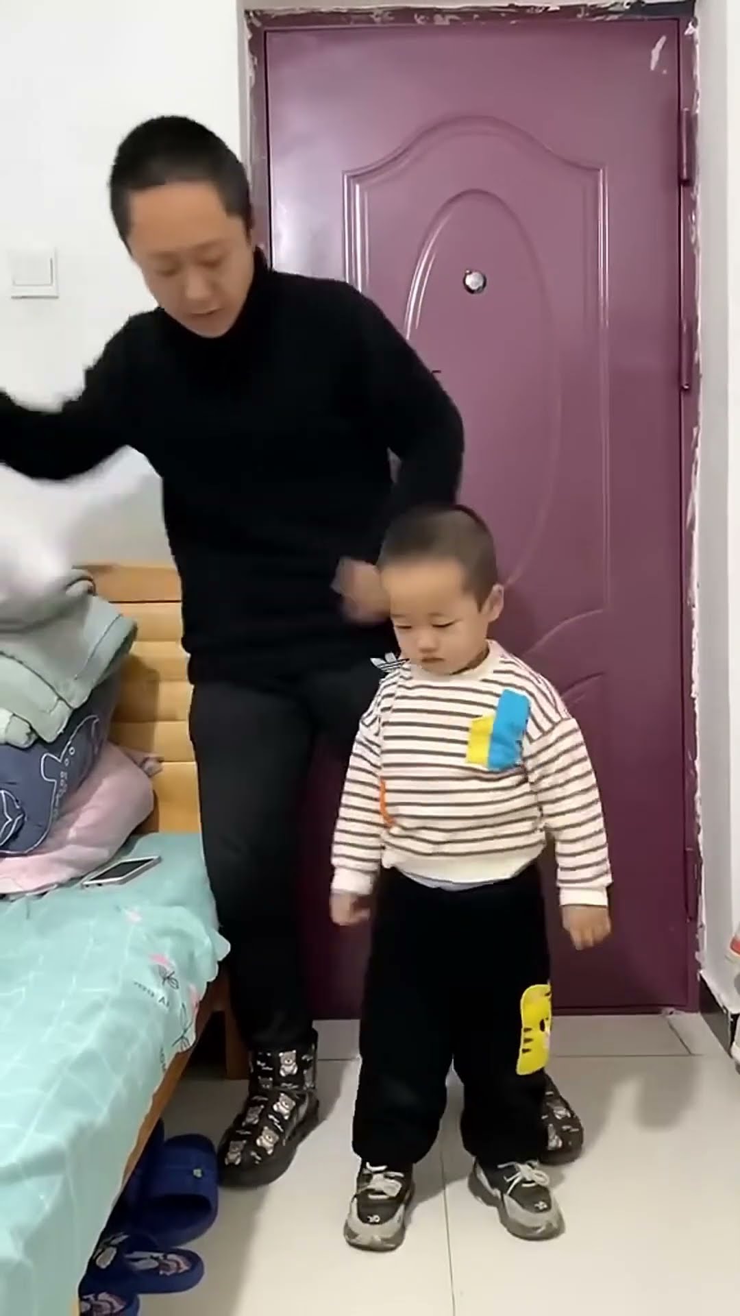 有一种冷是奶奶觉得冷，猜猜到底给米宝穿了多少层！#Cute baby#Cute#呆萌小米宝#聪明宝宝#萌娃