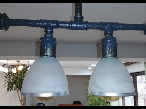 Video: Svjetiljka U Stilu Potkrovlja (32 Fotografije): Luster Od Vodovodnih Cijevi Vlastitim Rukama, Privjesak Ili Zidna Lampa Od Drveta