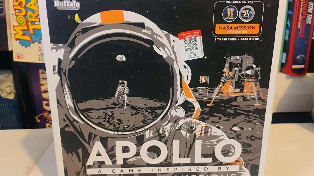 Распаковка игры "Лунная миссия Аполлона-НАСА".