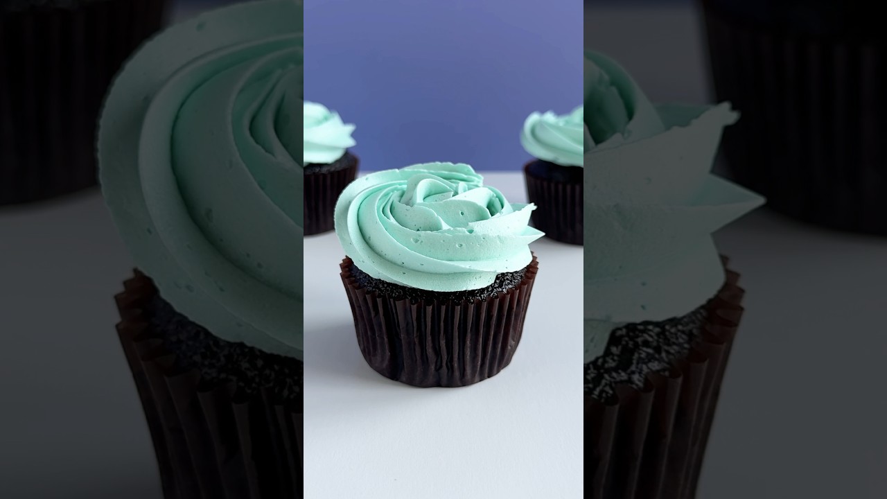 “Rose” swirl with a Wilton 1M piping tip 