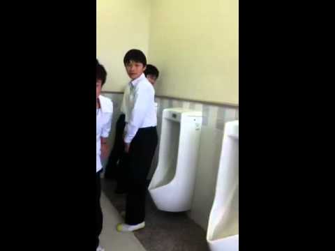 中2 トイレで戦争 Youtube